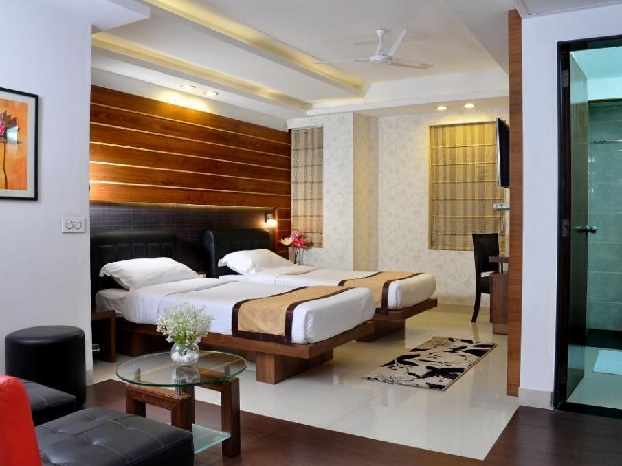 כלכותה Hotel Niharika מראה חיצוני תמונה
