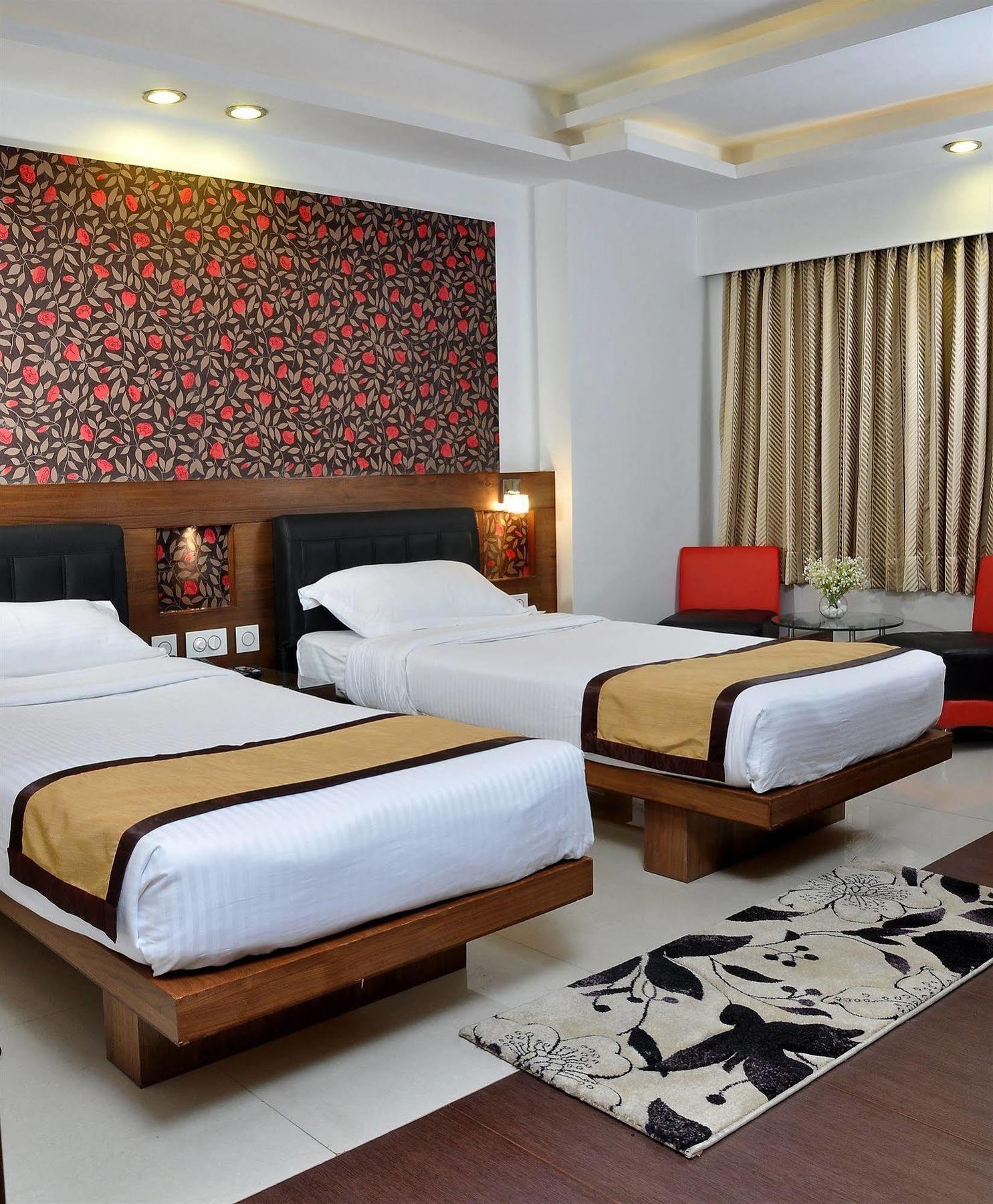 כלכותה Hotel Niharika מראה חיצוני תמונה