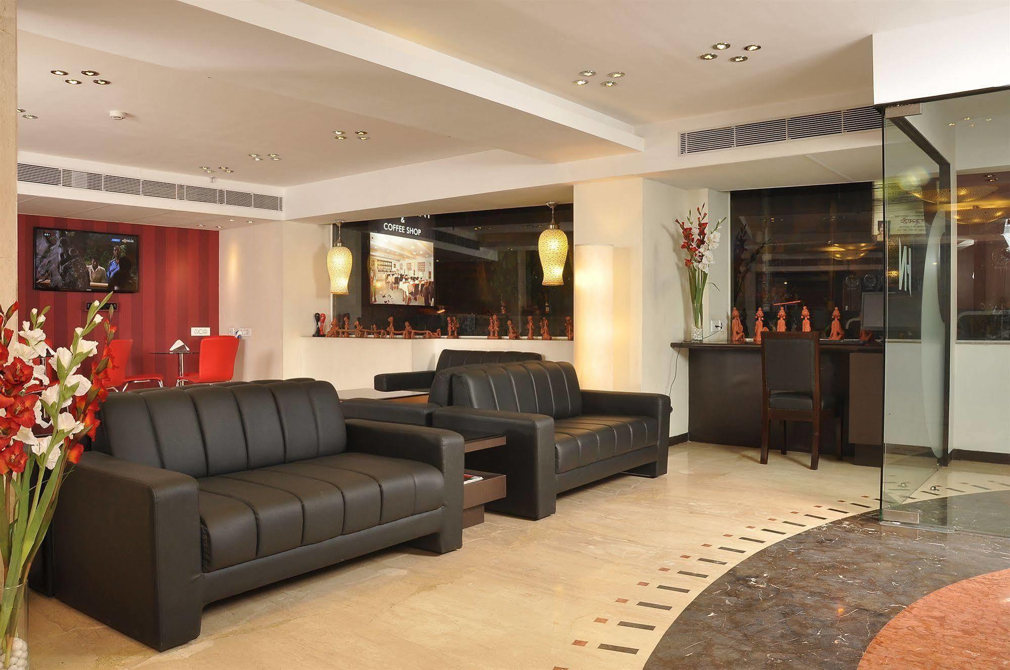כלכותה Hotel Niharika מראה חיצוני תמונה