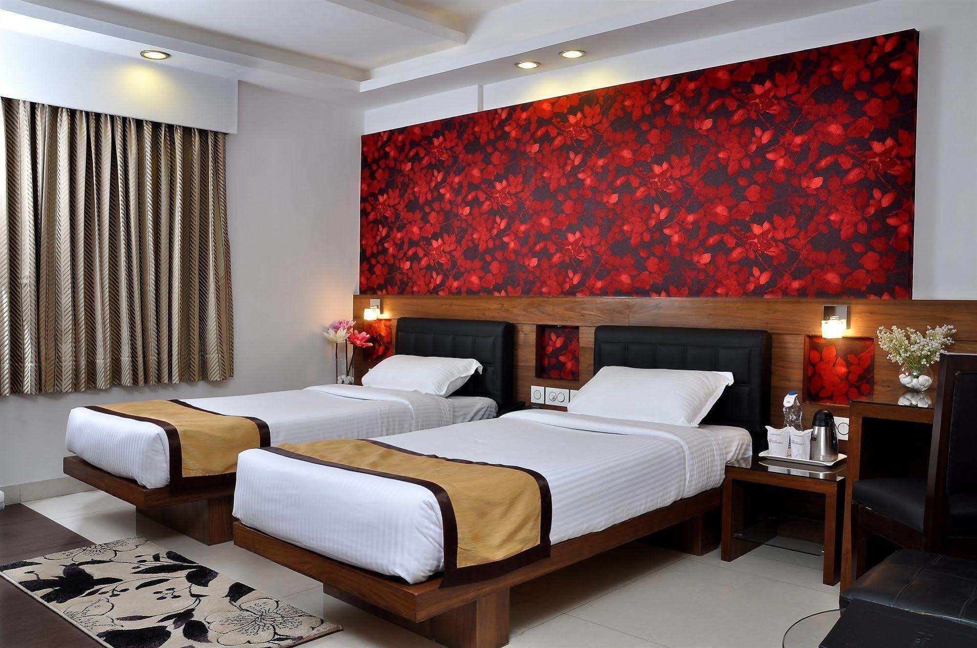 כלכותה Hotel Niharika מראה חיצוני תמונה