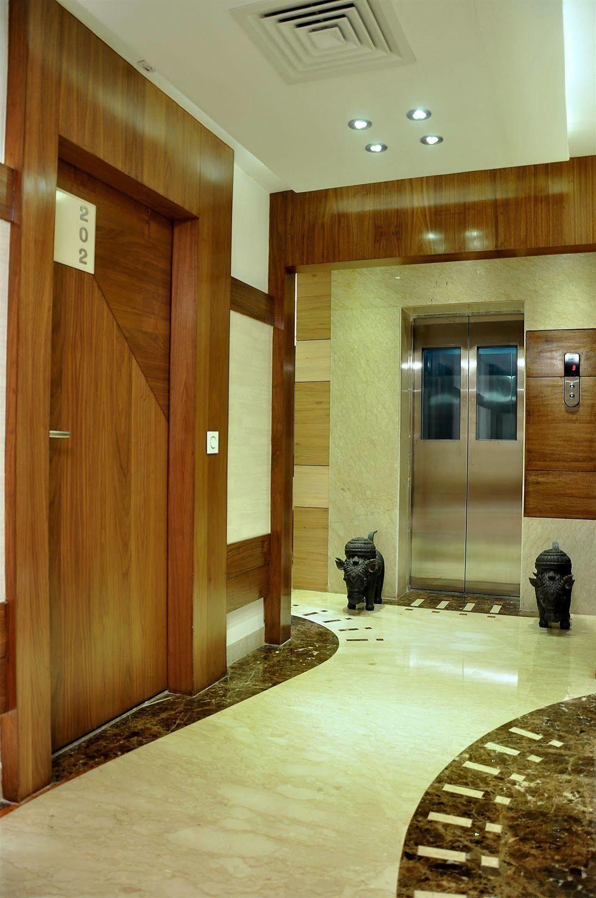 כלכותה Hotel Niharika מראה חיצוני תמונה